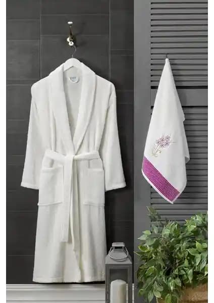 Banyo Bornozları Karşılaştırması: Pamuklu ve Organik Seçeneklerin Özellikleri ve Kullanıcı Yorumları