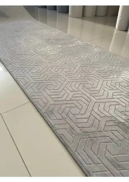 Dinarsu Armoni Kaymaz Taban Kesme Halı Yolluk: Estetik ve Fonksiyonellik Bir Arada