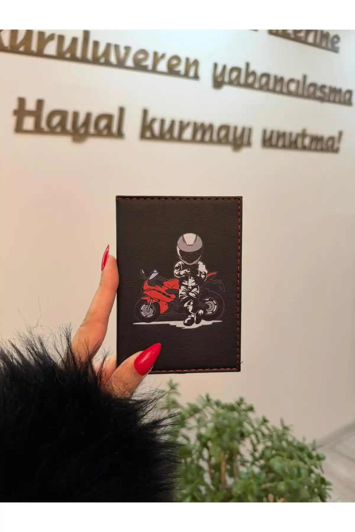 Efe Deri Oto Ruhsat Kılıfı: Şık ve Dayanıklı Koruma Çözümü