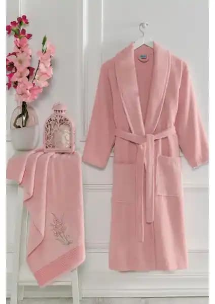 İki Farklı Banyo Bornozunun Karşılaştırması: Malzeme, Performans ve Kullanıcı Yorumları