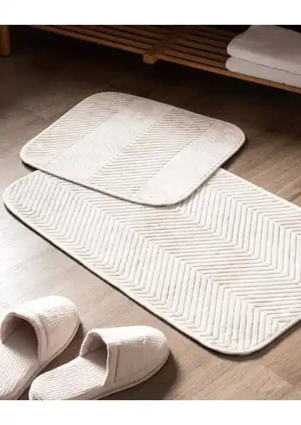 Madame Coco Eze ve Norris Banyo Paspası Karşılaştırması: Malzeme, Boyut ve Güvenlik Özellikleri