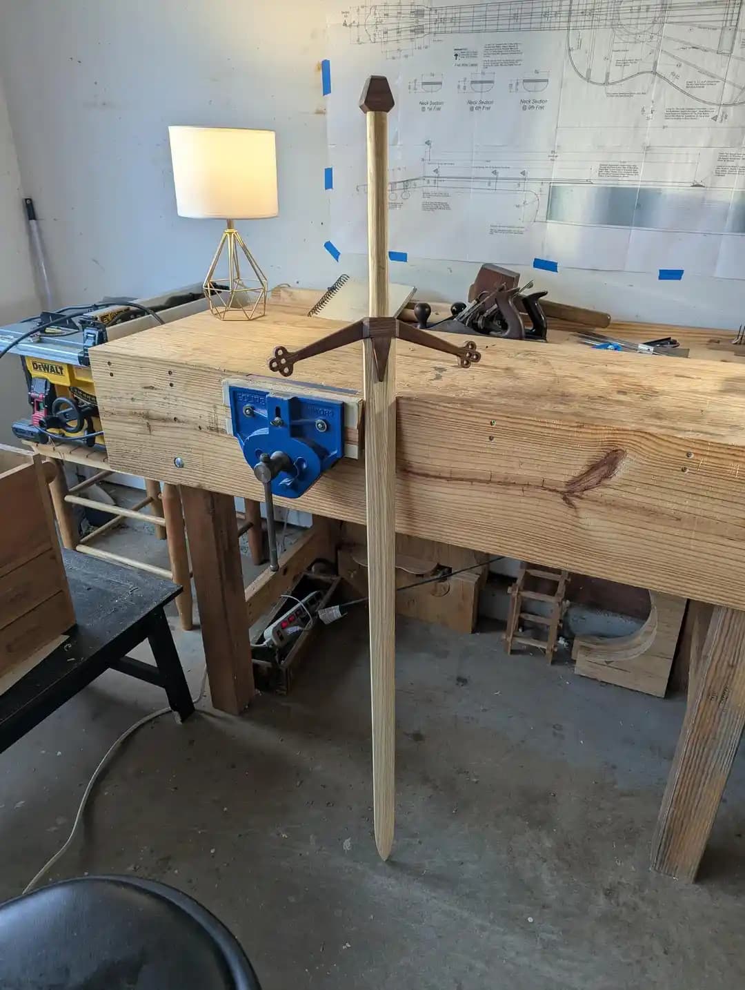 Ahşap Claymore Kılıç Yapımı: Dişbudak ve Ceviz Ağaçlarıyla Tasarım ve İnşa Süreci