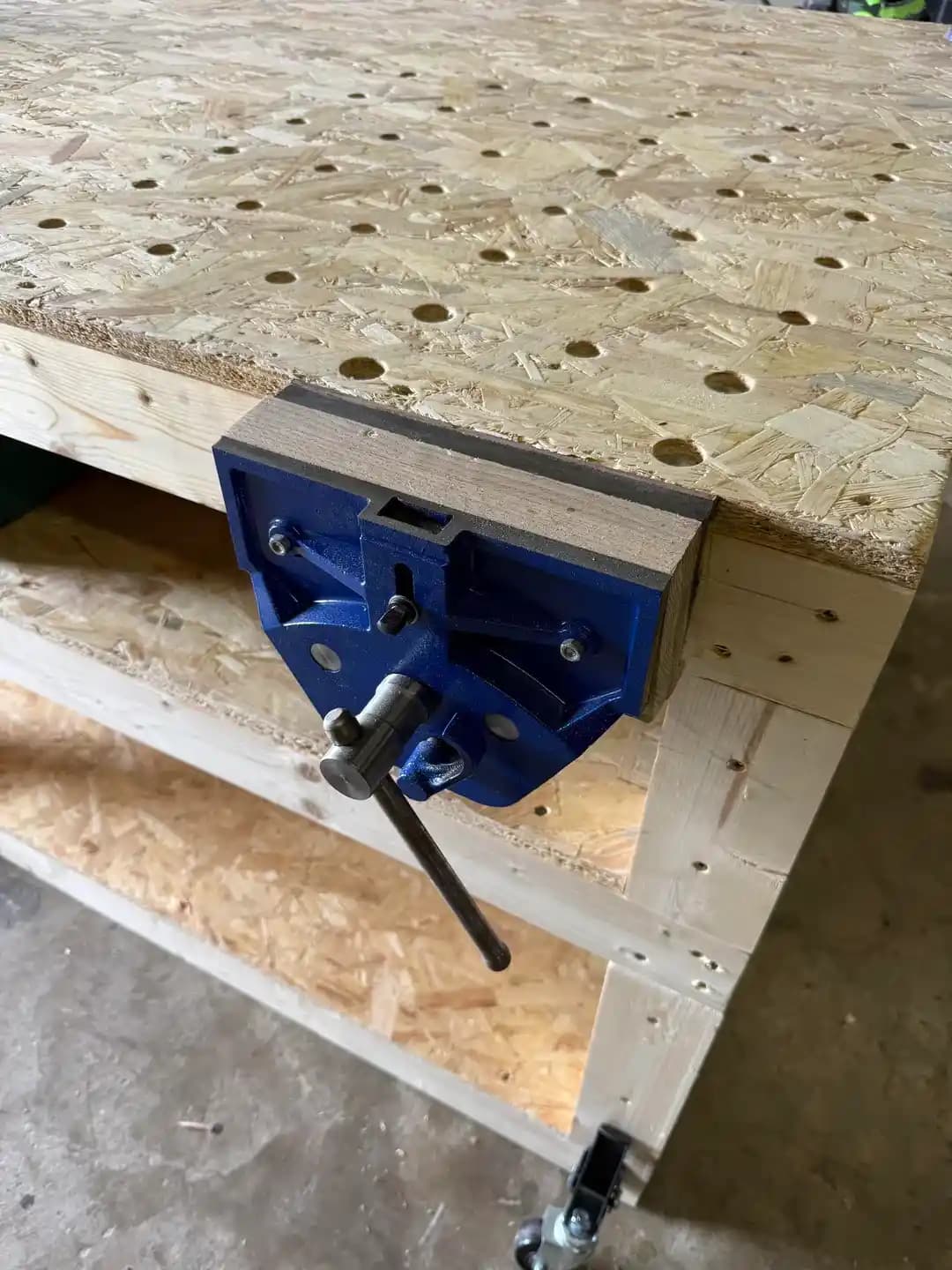 Atölye İçin Dayanıklı ve Çok Fonksiyonlu 8x4 Ölçülerinde Çalışma Tezgahı Tasarımı