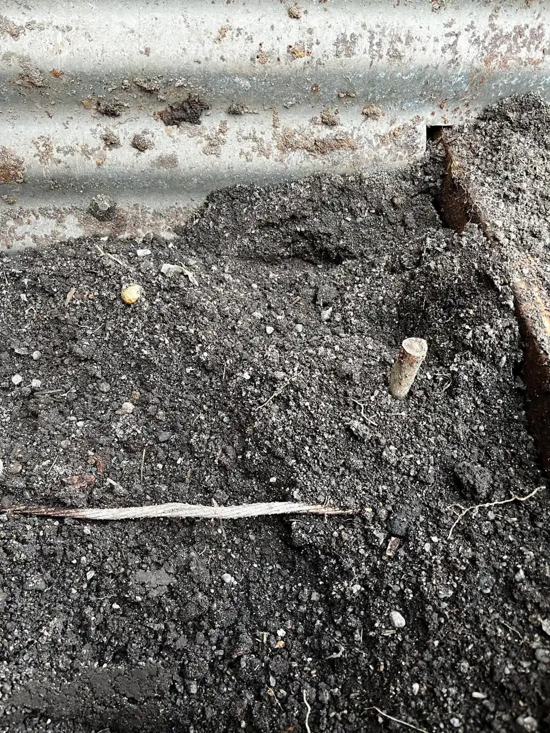 Bahçe Yatağı Altındaki Topraklama Çubuğunun Elektrik Güvenliğindeki Rolü ve Önemi