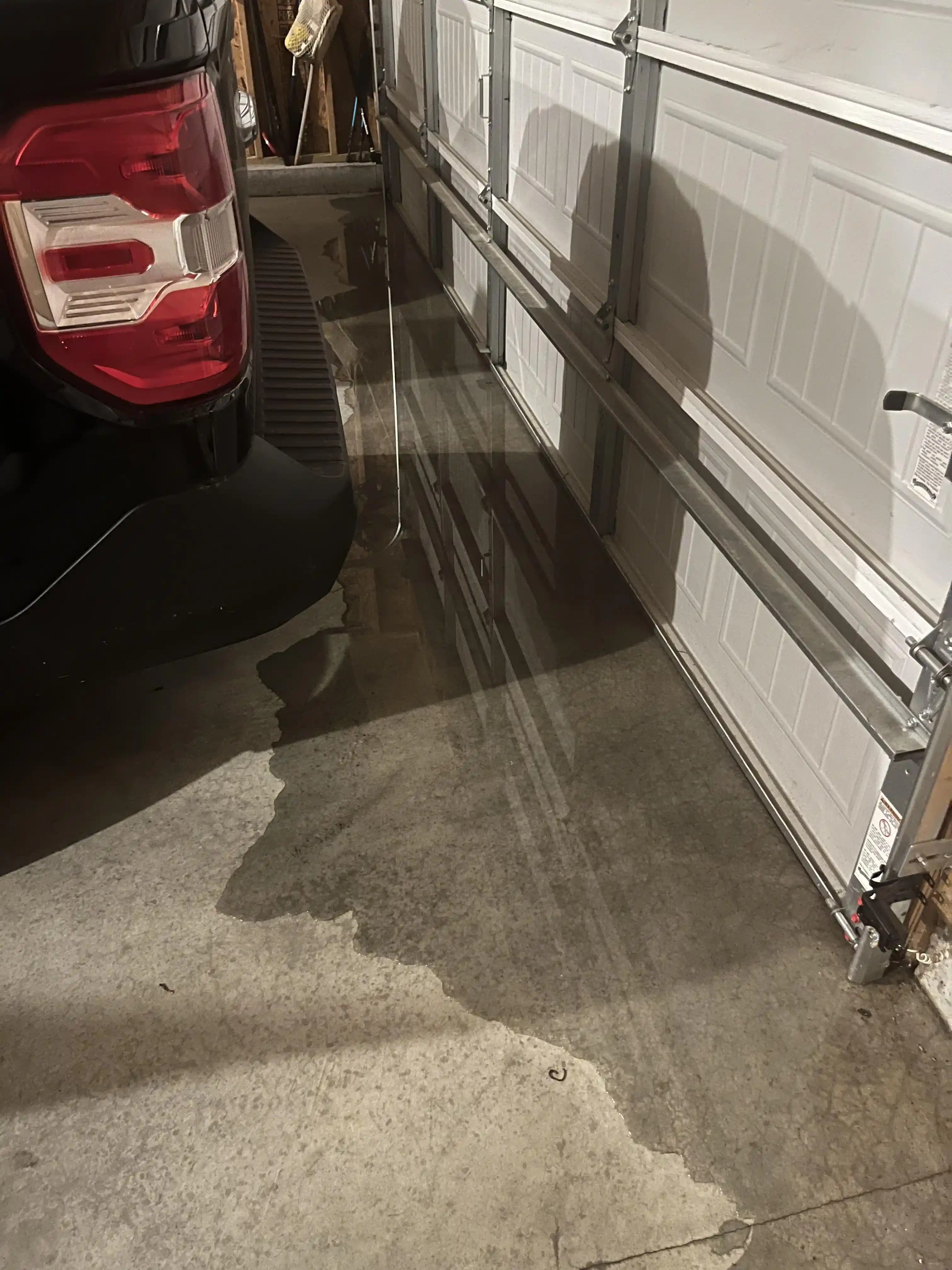 Garaj Kapısı Altından Su Girmesi: Nedenleri, Çözümleri ve Önleyici Yöntemler