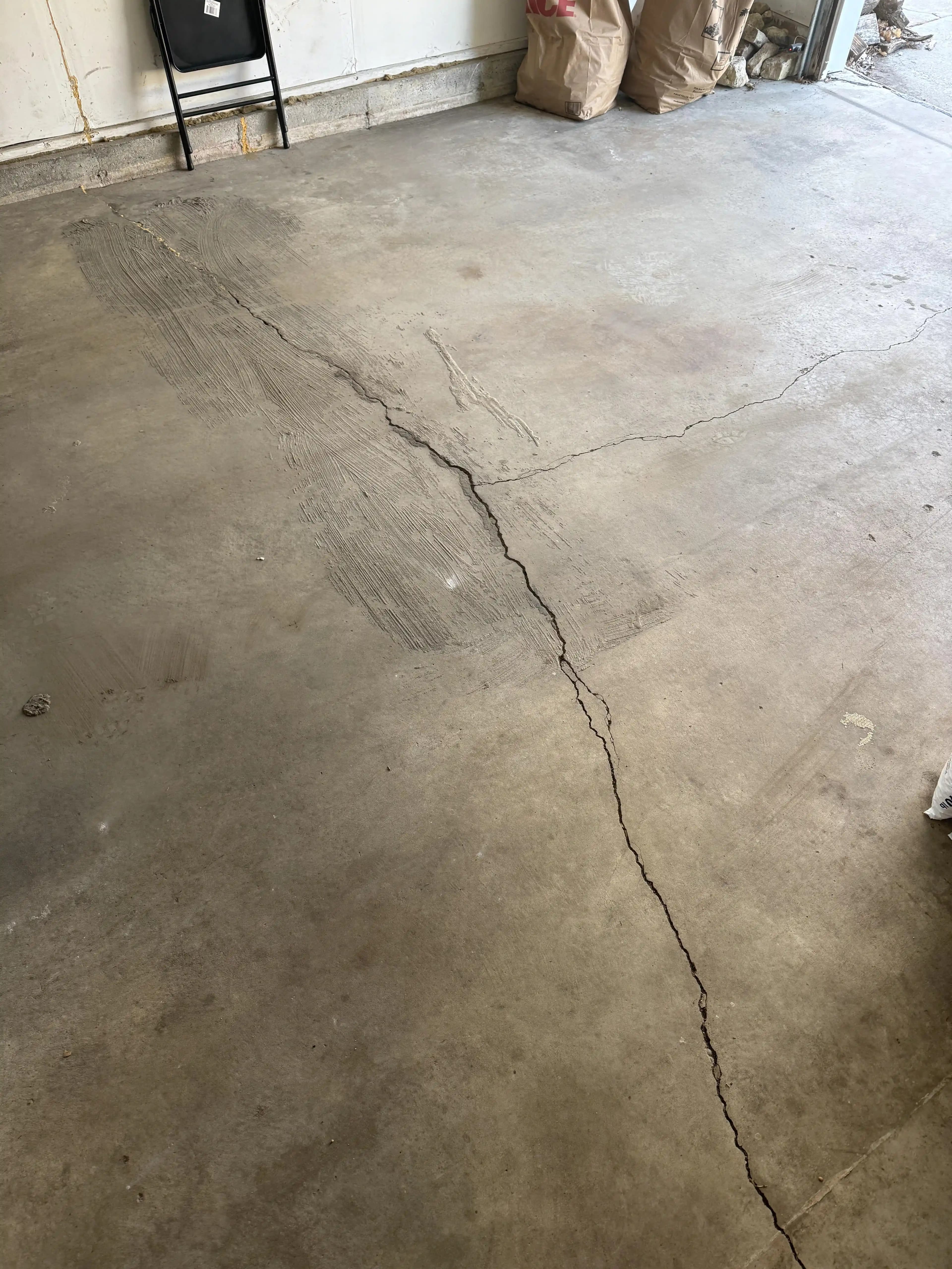 Garaj Zeminindeki Çatlakların Nedenleri, İzlenmesi ve Onarımı Hakkında Bilgiler