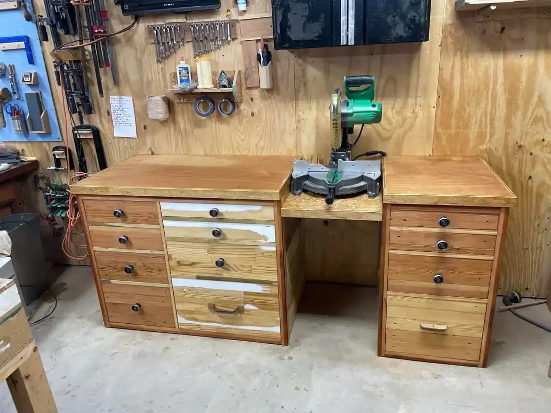 Hurda Malzemelerle Tasarlanmış Miter Testere İstasyonu ve Depolama Ünitesi Projesi