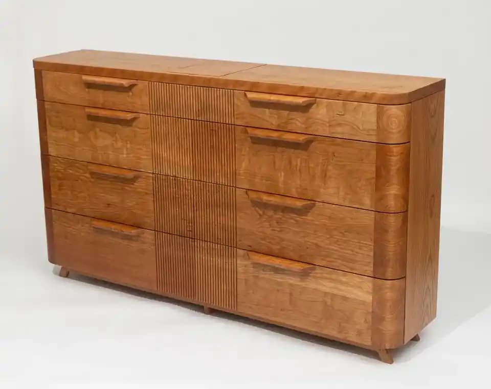 Kiraz Ağacından Reeded (Oluklu) Şifonyer: Tasarım ve İşçilik Detayları