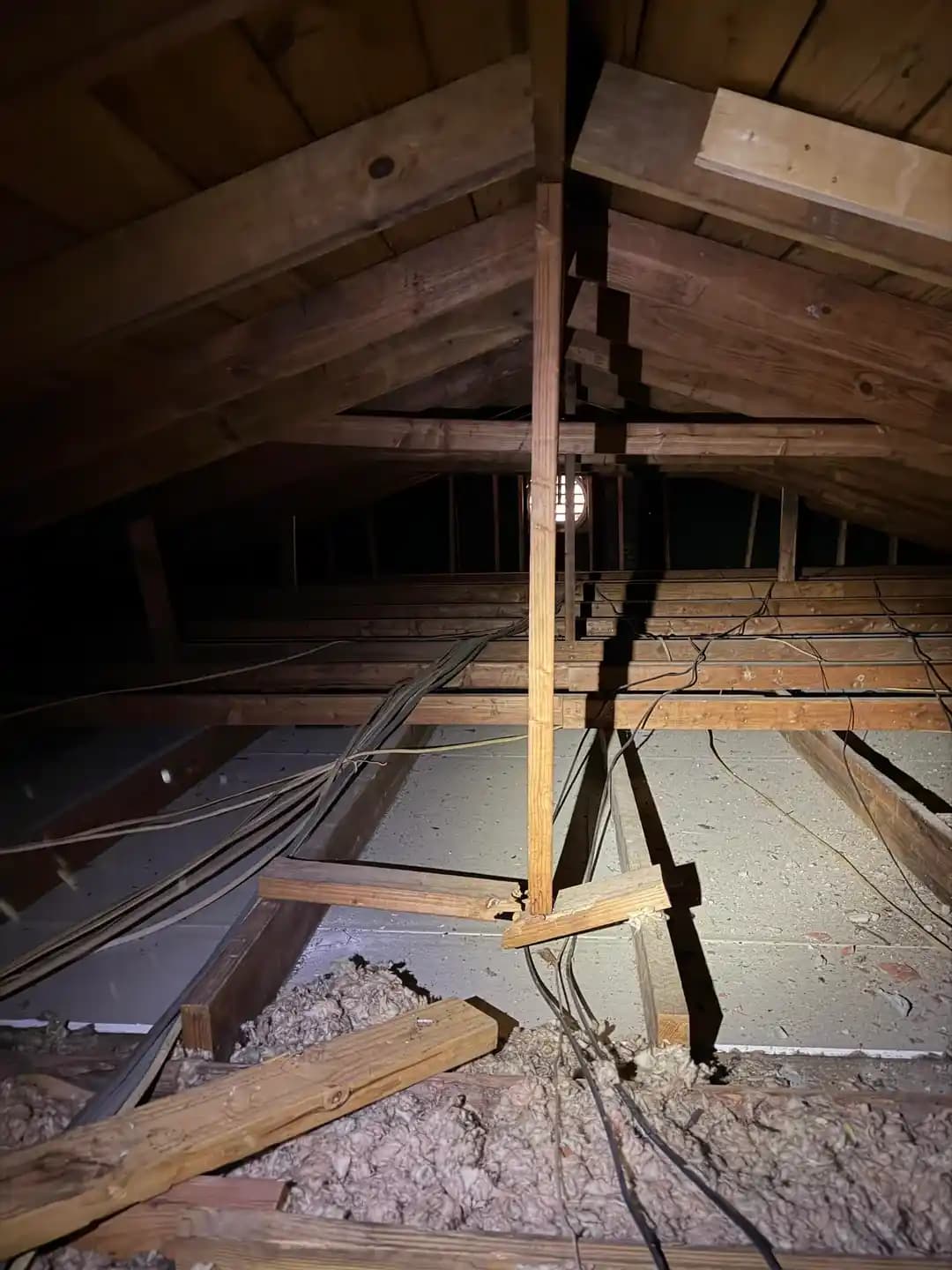 Kırık Çatı Desteklerinin Onarımı ve Yapısal Güvenlik İçin Öneriler