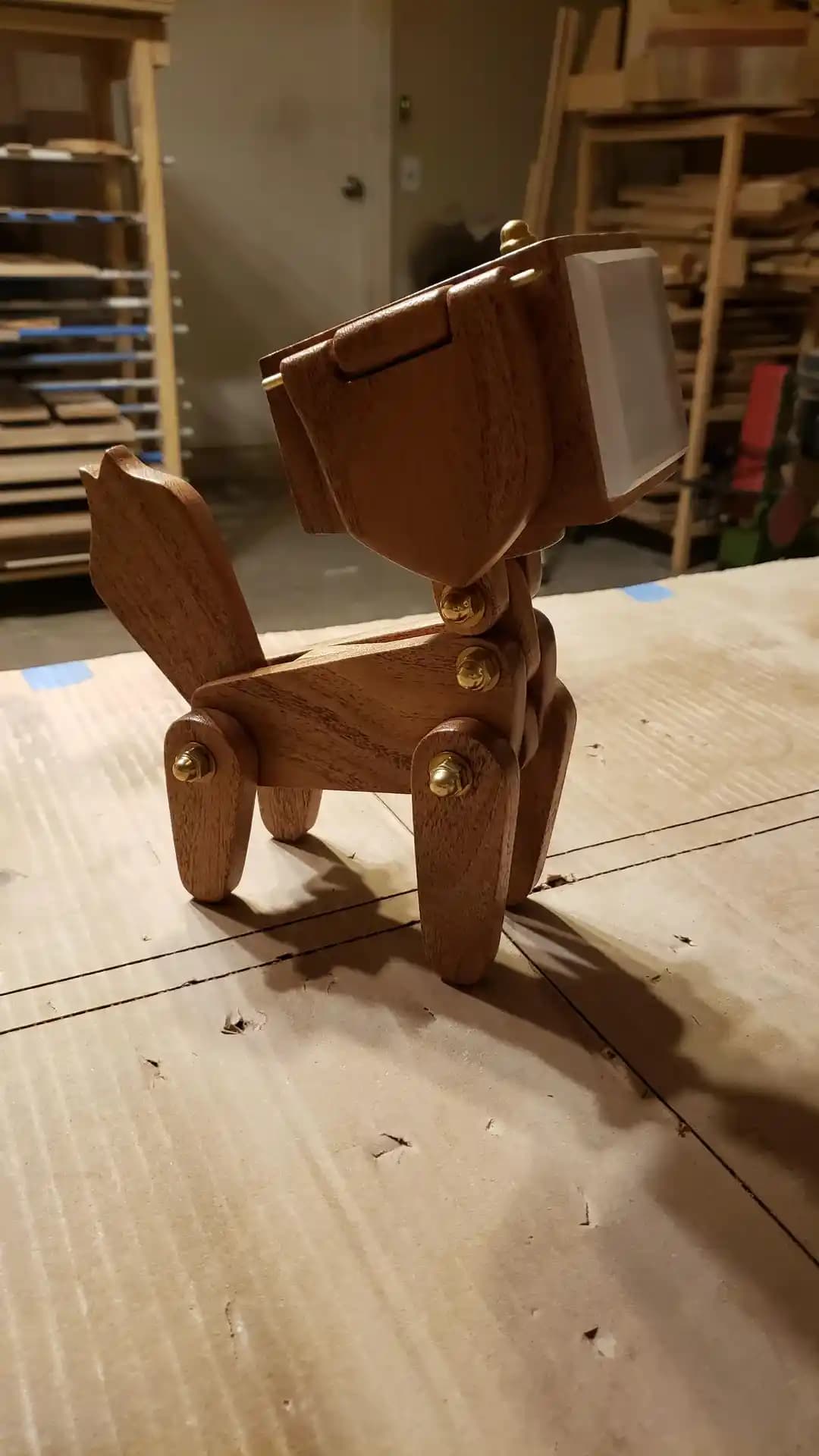 Mesquite Köpek Lambası: Ahşap İşçiliğinde Yaratıcı ve İşlevsel Tasarım Projesi