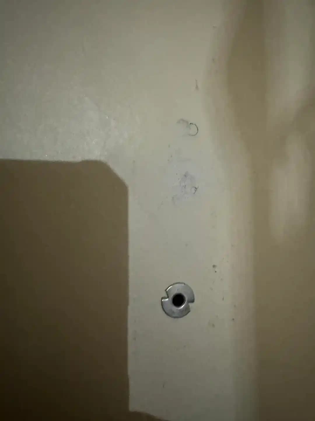 Metal Alçıpan Dübelinin Duvara Zarar Vermeden Çıkarılma Yöntemleri ve Uygulamaları