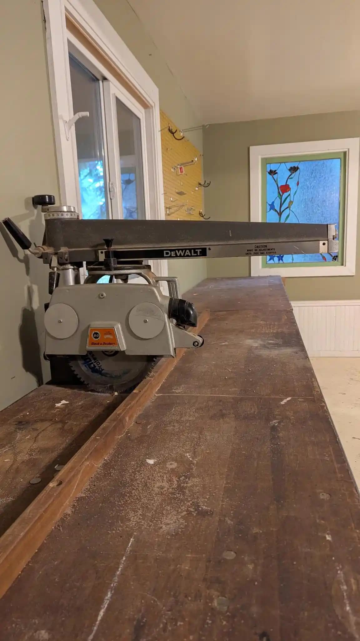 Radial Arm Testere: Özellikleri, Kullanımı ve Güvenlik Önlemleri Hakkında Detaylı Rehber