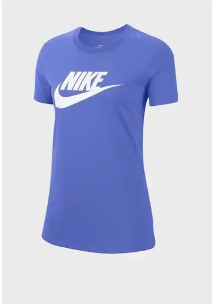 Nike Sportswear Icon Futura Essential Kısakol Kadın Tişörtü: Şıklık ve Konforun Buluşması
