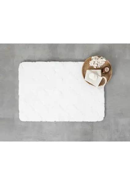 Banyo Paspası Karşılaştırması: English Home Peluş ve Madame Coco Modelleri
