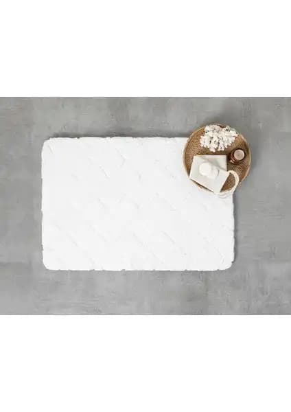 Banyo Paspası Karşılaştırması: English Home Peluş ve Madame Coco Modelleri 1