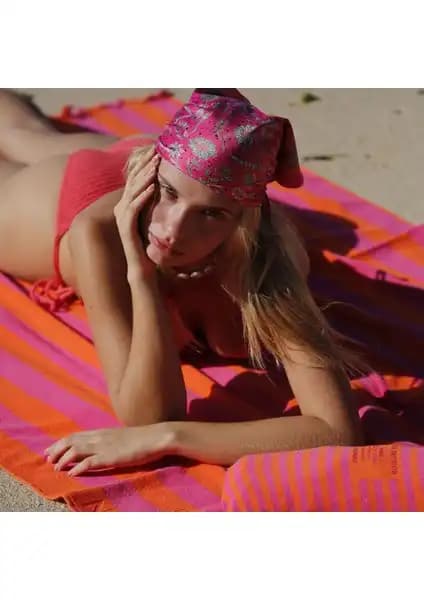 Bella Maison Alora Peştamal ve Green Petition Maris Ruby Plaj Havlusu Karşılaştırması 2