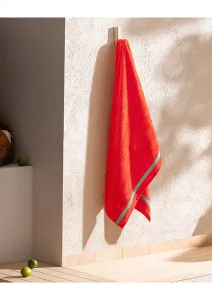 Bella Maison Holly ve Madame Coco Niels Plaj Havluları Karşılaştırması 2