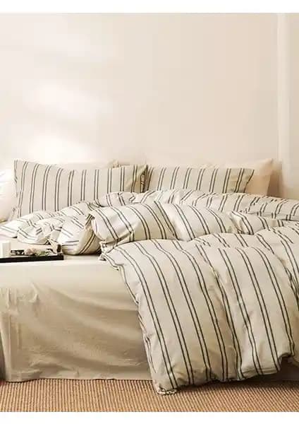 Caqqa Naturel Pamuk ve Premium Bordo Saten Nevresim Takımı Karşılaştırması