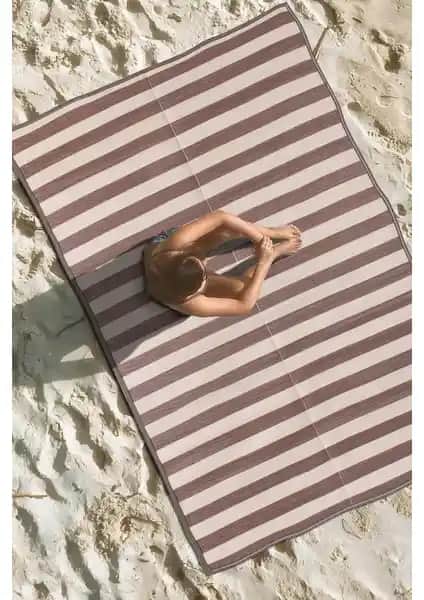 Caretta Home ve Konfor Halı Karşılaştırması: Hangi Dış Mekan Halısı Sizin İçin Uygun