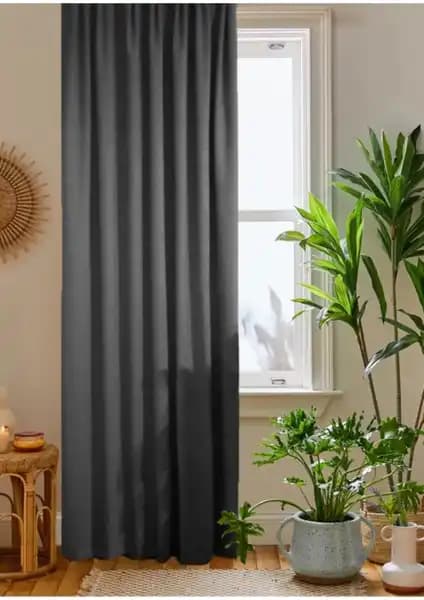 Ev Dekorasyonunda Kullanılan Antrasit Gri ve Mavi Fon Perdelerin Karşılaştırması 1