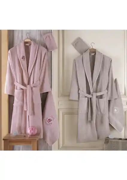 Güvenal 'Pamuxu' 8 Parça ve Rüya 10 Parça Aile Bornoz Setleri Karşılaştırması