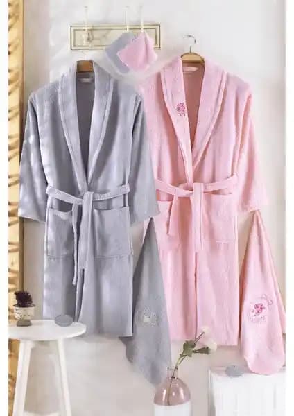 Güvenal Pamuxu ve Semecca Nakışlı Bornoz Setleri Karşılaştırması