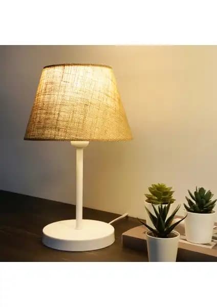 Homing Beyaz Gövdeli Kumaş Abajur ve Homing Milano Metal Abajur Karşılaştırması 1