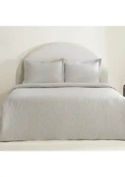 Karaca Home Breeze Soft ve Yataş Dazel Çift Kişilik Yatak Örtüsü Setleri Karşılaştırması
