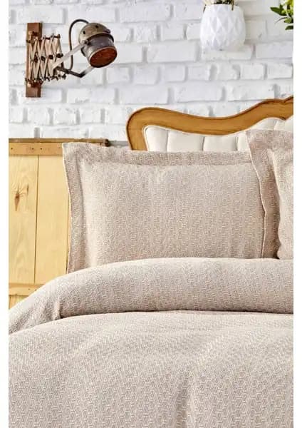 Karaca Home Stella ve Madame Coco Maryon Yatak Örtüsü Karşılaştırması 1