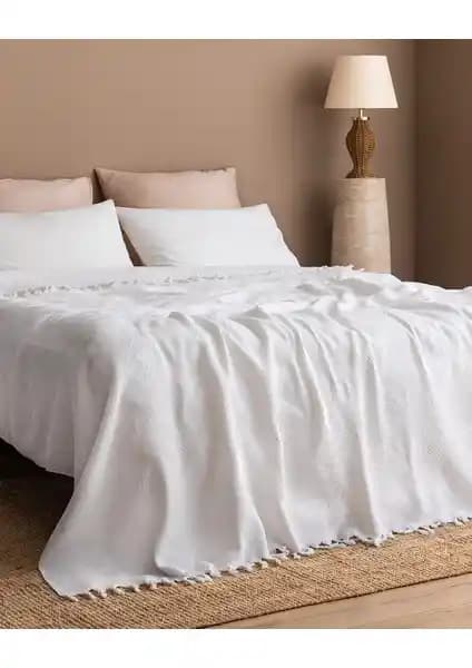 Madame Coco Basi̇le ve Stephane Yatak Örtüsü Karşılaştırması: Tasarım ve Özellikler Analizi