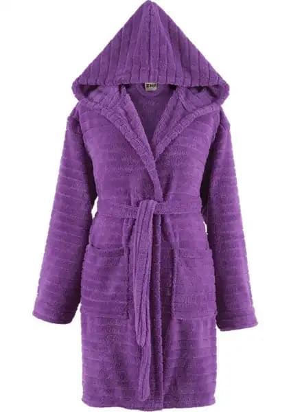 MaisonArt Comfy ve Zeynep Tekstil Penguen Nakışlı Kapşonlu Bornoz Karşılaştırması 1