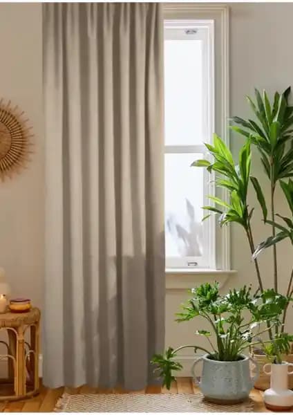 Perde Karşılaştırması: Home Color Bej ve İ.D İpek Gri Kadife Fon Perdelerinin Özellikleri