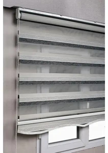 Perde Seçiminde Detaylı Karşılaştırma: Kum Beji ve Siyah-Gri Zebra Stor Modelleri 2