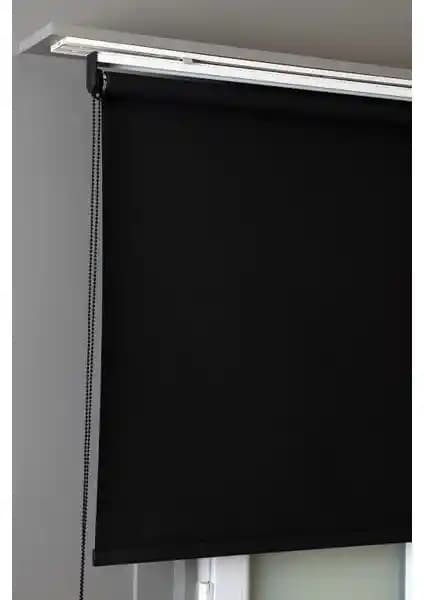 Perde Seçiminde Karşılaştırma: Brillant Mat Siyah Kumaş ve Pileli Zebra Perde Özellikleri