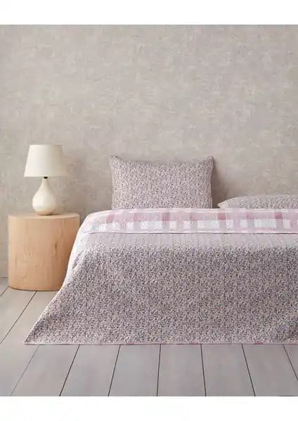 Yatak Örtüsü Karşılaştırması: Blushing Blooms ve Flower Patch Modellerinin Özellikleri ve Kullanıcı Yorumları