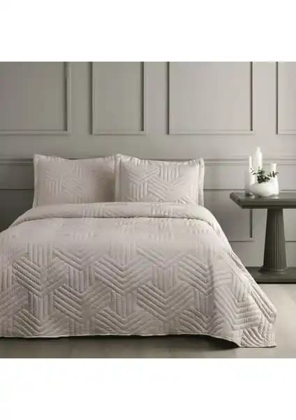 Yatak Örtüsü Karşılaştırması: Linens Vita ve Madame Coco Maryon Modelleri