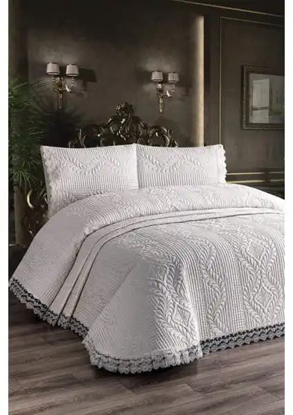 Yatak Örtüsü Seçimi: Çalışkan Çeyiz Evi Mikro ve Kırlent Dünyası Modellerinin Karşılaştırması