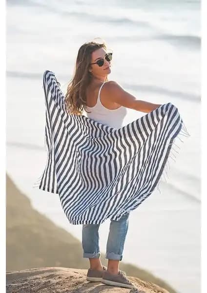 Zeynep Tekstil Plaj Havluları Karşılaştırması: Marine ve Stripe Modellerinin Özellikleri 2