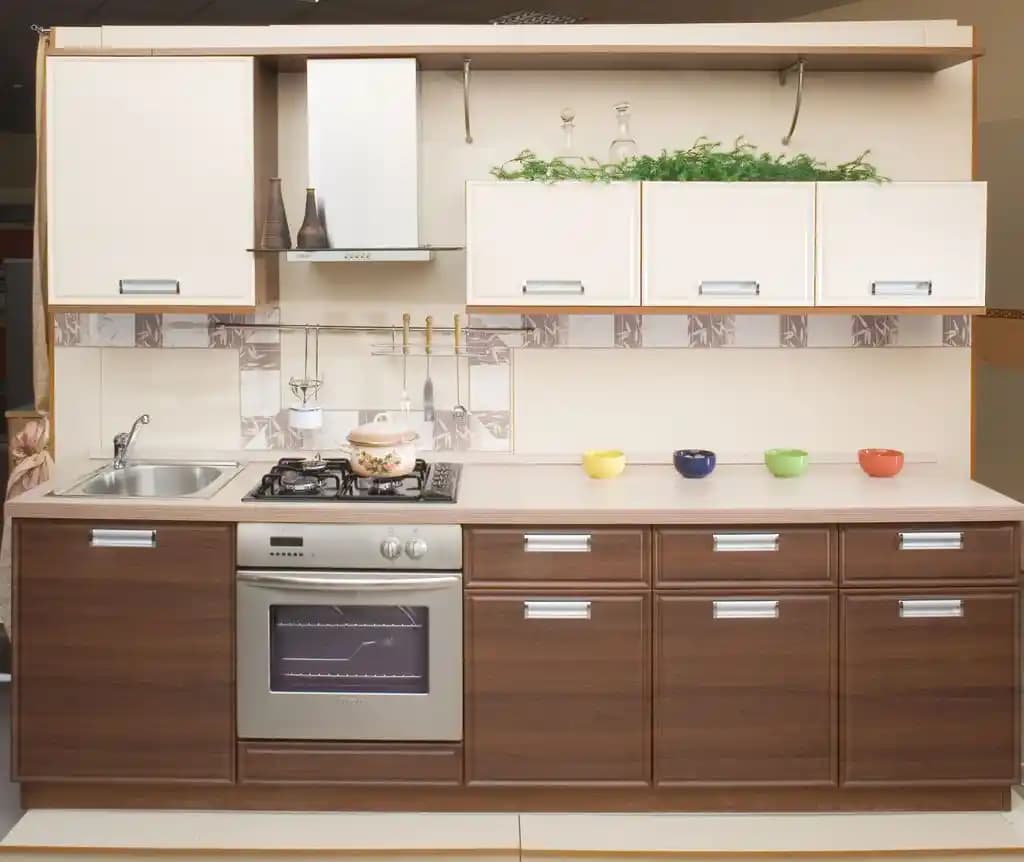 İki Renkli Mutfak Dolapları: Tasarım, Fonksiyonellik ve Estetik Dengesi Üzerine İnceleme