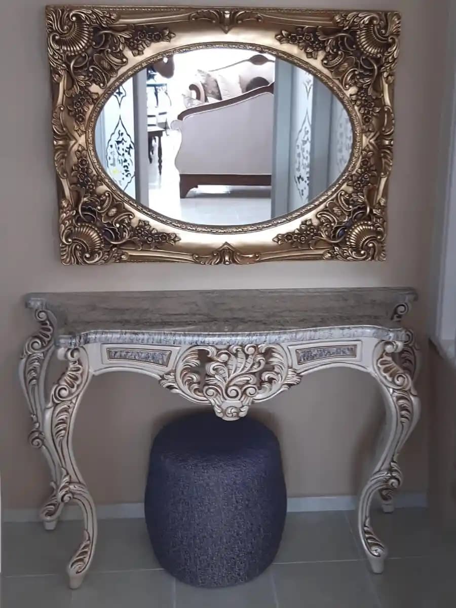 Koridorlar İçin Aynalı Sehpalar: Estetik ve Fonksiyonel Dekorasyon Çözümleri