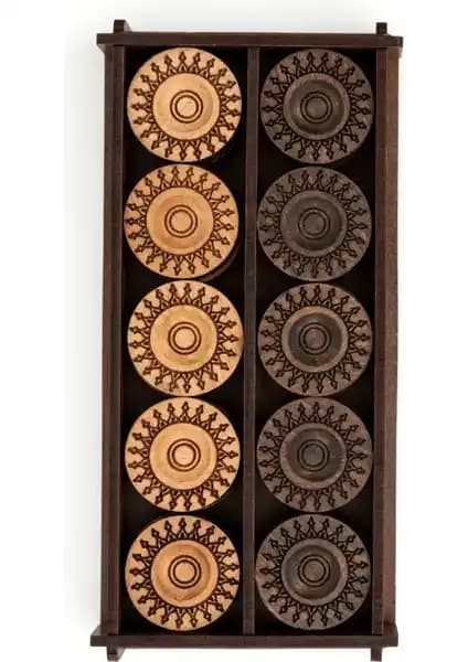 Anadolia Ahşap Tavla Pulu Takımı ve 2'li Zar Seti ile Geleneksel Oyun Keyfini Yaşayın