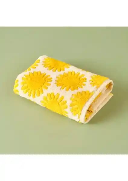 Bella Maison Sunny Sarı ve Colin Yeşil Pamuk Yüz Havlusu Karşılaştırması: Boyut ve Doku