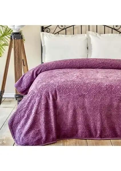 Karaca Home Scala Mürdüm ve Madame Coco Clementine Bordo Kabartmalı Battaniyeler Özellikleri