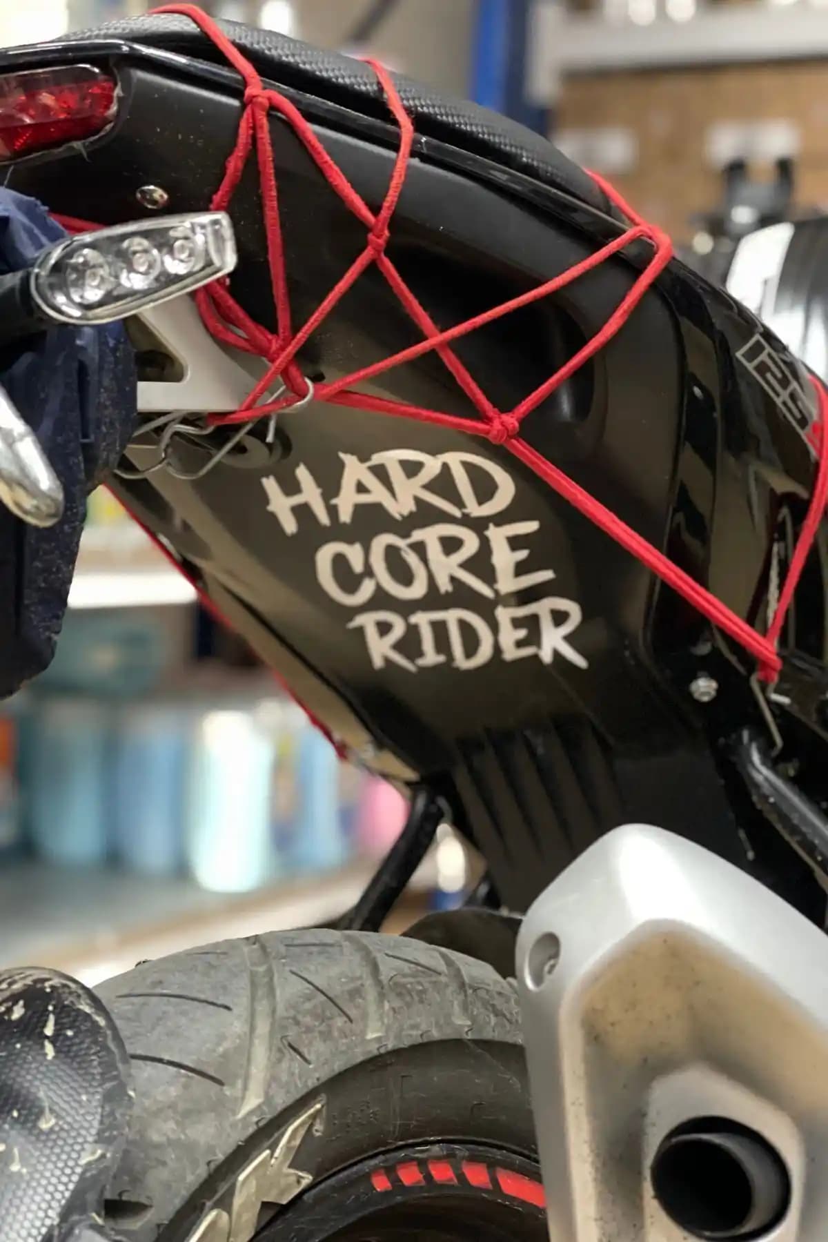 Banxtre Beyaz Dekoratif Motosiklet Çıkartması (1 Adet) – Dayanıklı ve Uyumlu Dokunuş