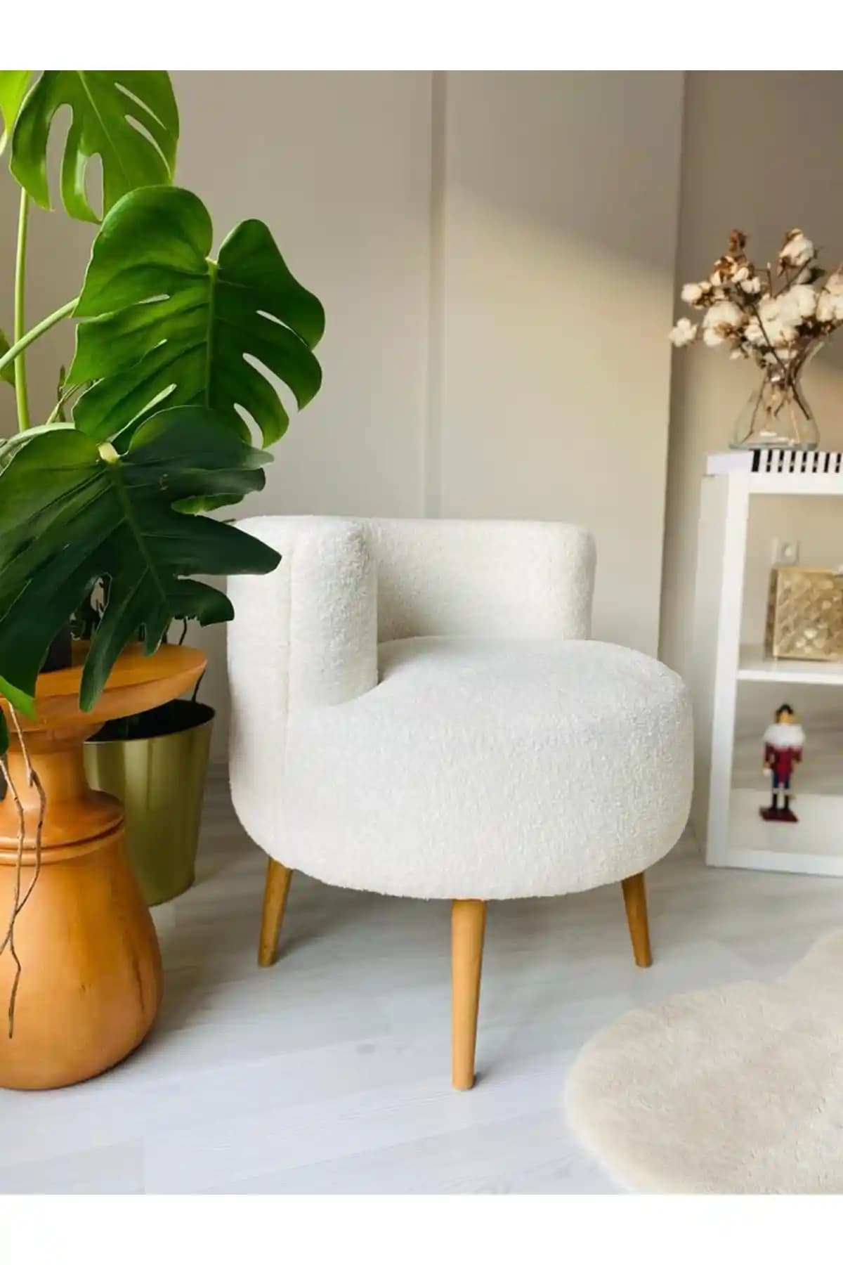 İskandinav stilinde Teddy kumaşlı beyaz tekli berjer – MDF gövde, ahşap ayak, 70x70 cm