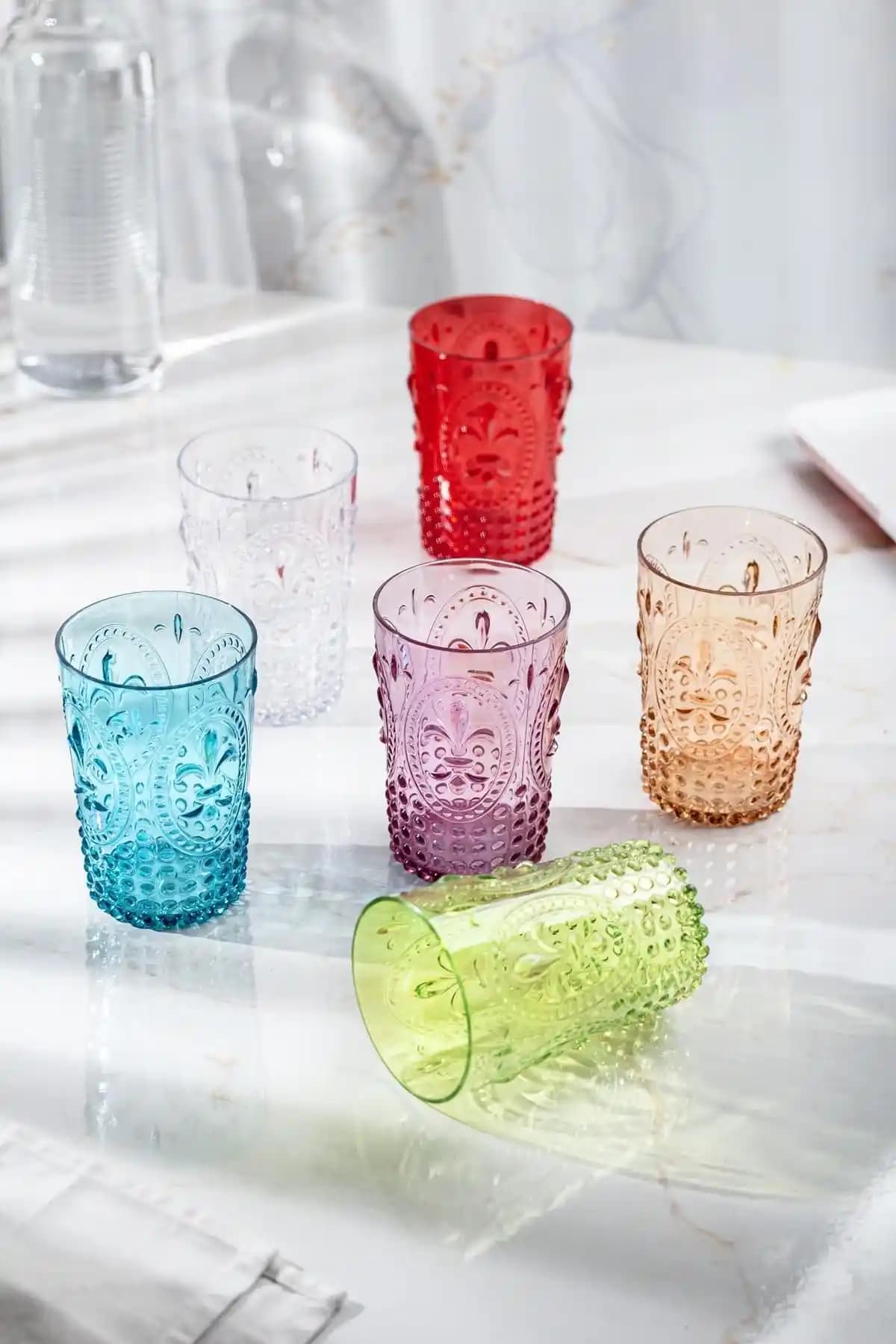 EWs Akrilik Renkli 6'lı Kısa Bardaklar: Şık ve Dayanıklı İçecek Sunumları İçin Ideal