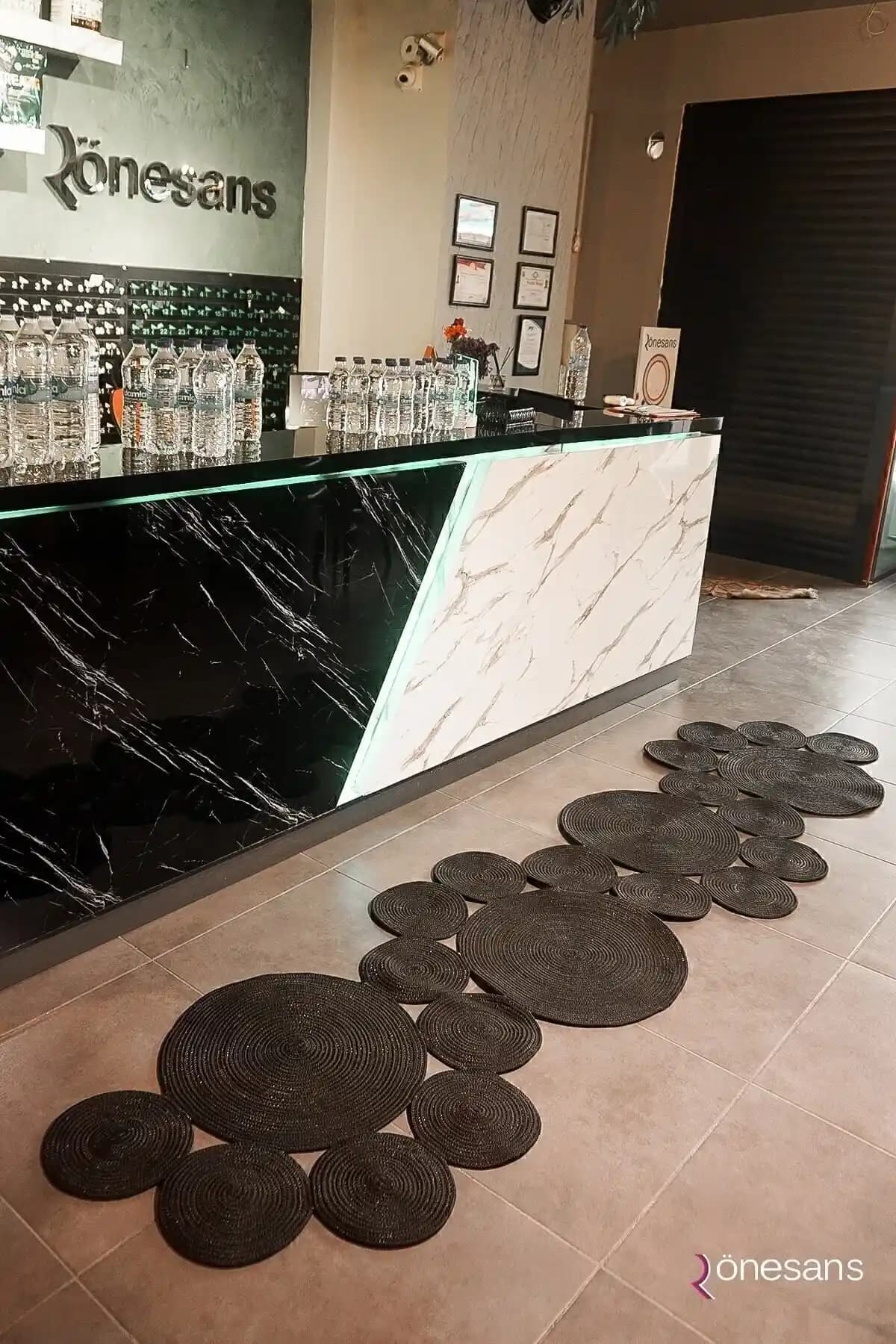 Genel Markalar Hasır Jüt Siyah Yolluk Kilim Halısı: Doğal ve Şık Dekorasyon Seçeneği