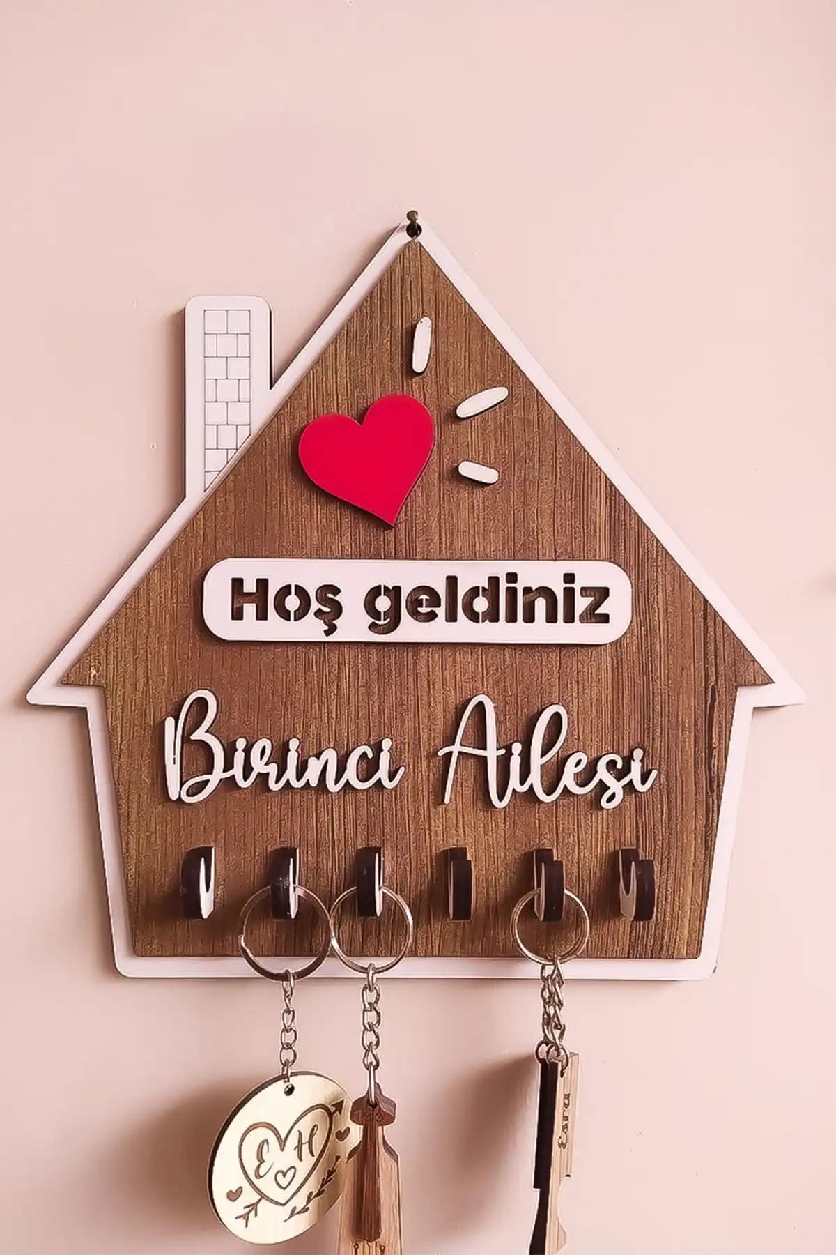 İki Ahşap Anahtarlık Askısı Karşılaştırması: Modern ve Kişisel Tasarımlar 2
