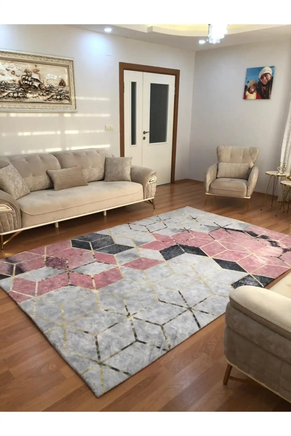 Kadife Kumaş Lastikli Halı Örtüsü: Modern Tasarım ve Pratik Kullanım Özellikleri