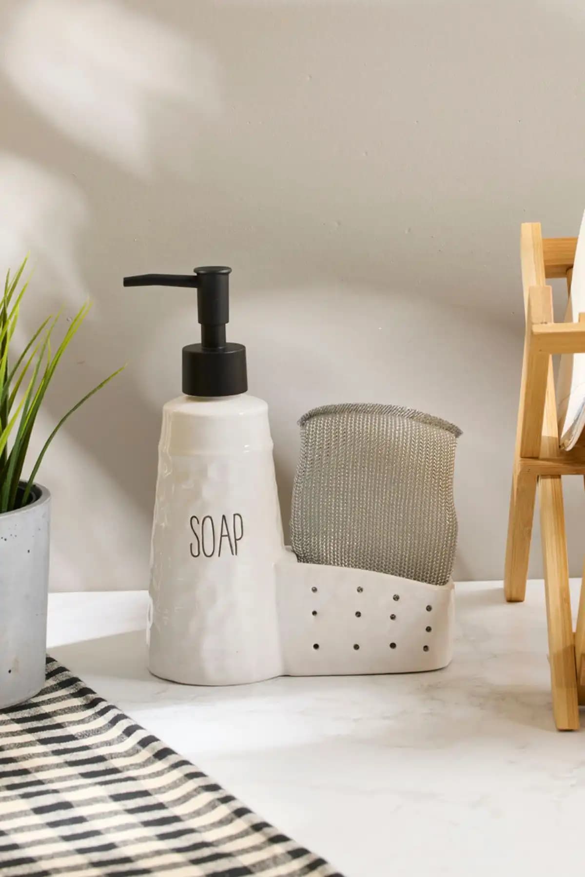 Perotti Kitchen Siyah ve Sapone White Sabunlukları Karşılaştırması 2